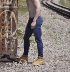 664418257: Chico busca chica en Valencia