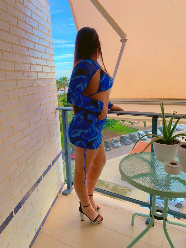 631844041: Chica busca chico en Cantabria