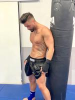 692988860: Chico busca chica en Barcelona