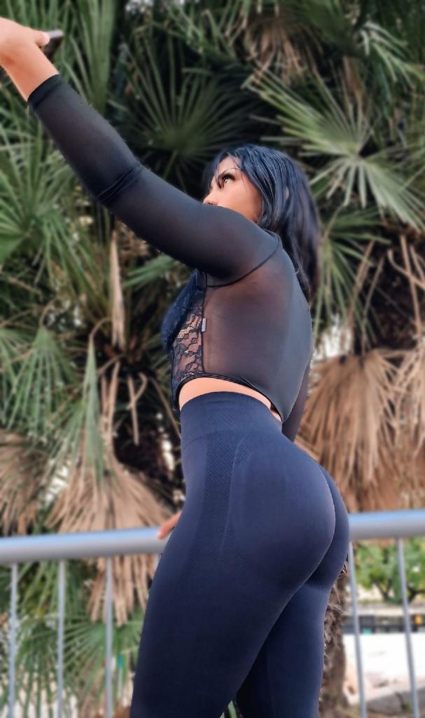 614431989: Chica busca chico en Sevilla