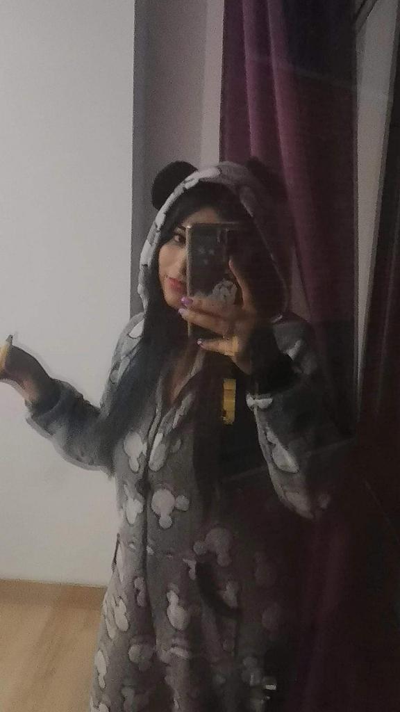 611894945: Chica busca chico en Orense