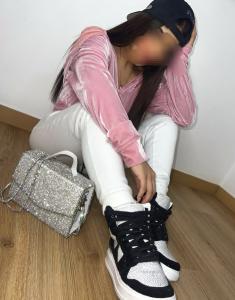 604388142: Chica busca chico en Pontevedra