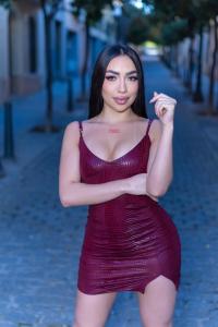 671325377: Chica busca chico en Barcelona