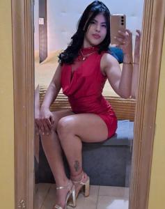 647603187: Chica busca chico en Sevilla