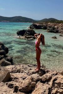 644945670: Chica busca chico en Cantabria