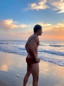 664407620: Chico busca chica en Valencia