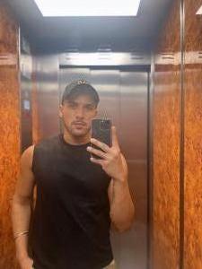 663134111: Chico busca chica en Valencia