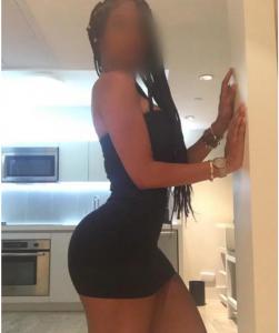 610933944: Chica busca chico en Barcelona