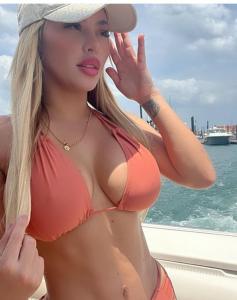 634101117: Chica busca chico en Barcelona