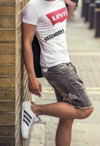 Chico busca chica en Sevilla: 