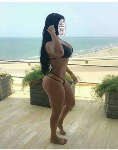 698559935: Chica busca chico en Barcelona