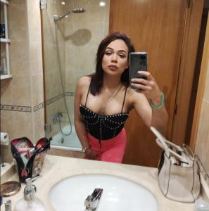 689915474: Transexual en Cádiz