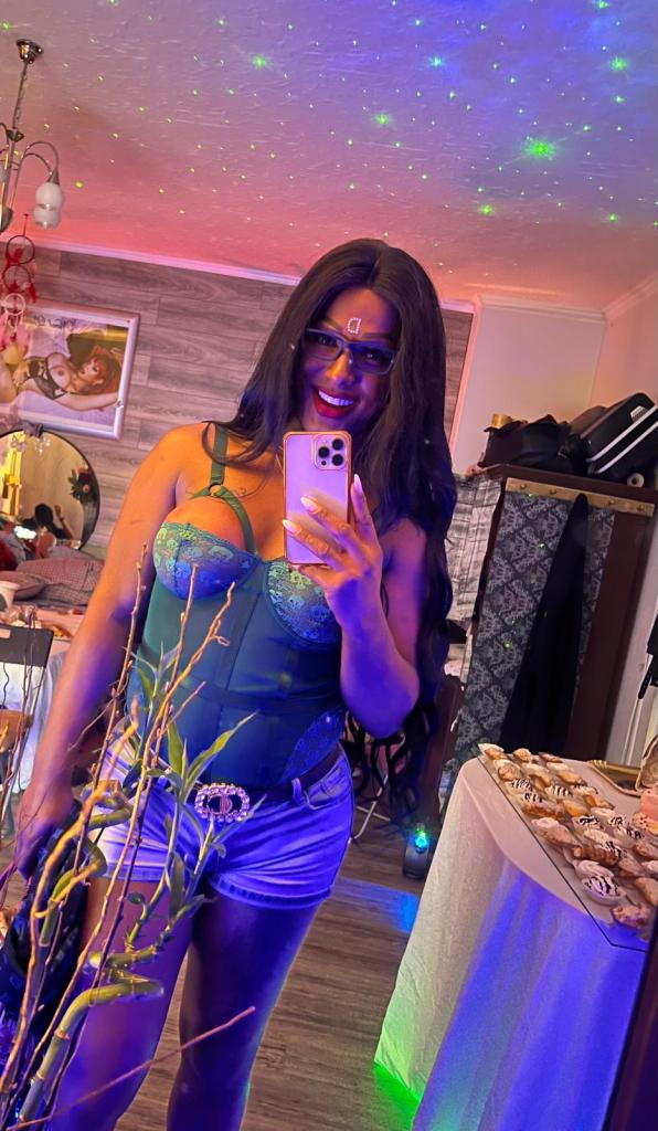 Chica busca chico en Almería: 