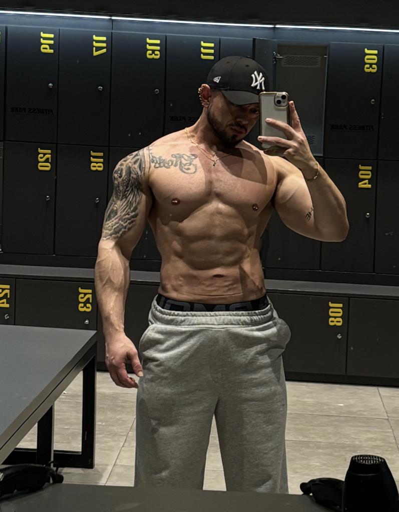 Chico busca chica en Granada: 