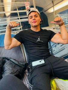 603413079: Chico busca chica en Barcelona