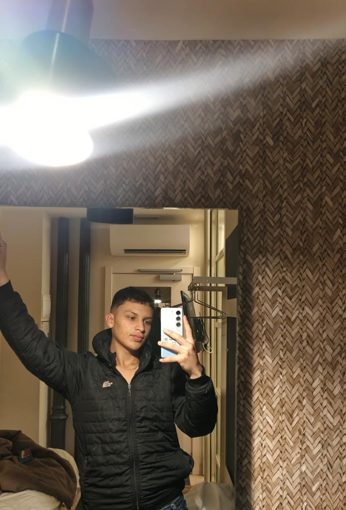 Chico busca chica en Sevilla: 