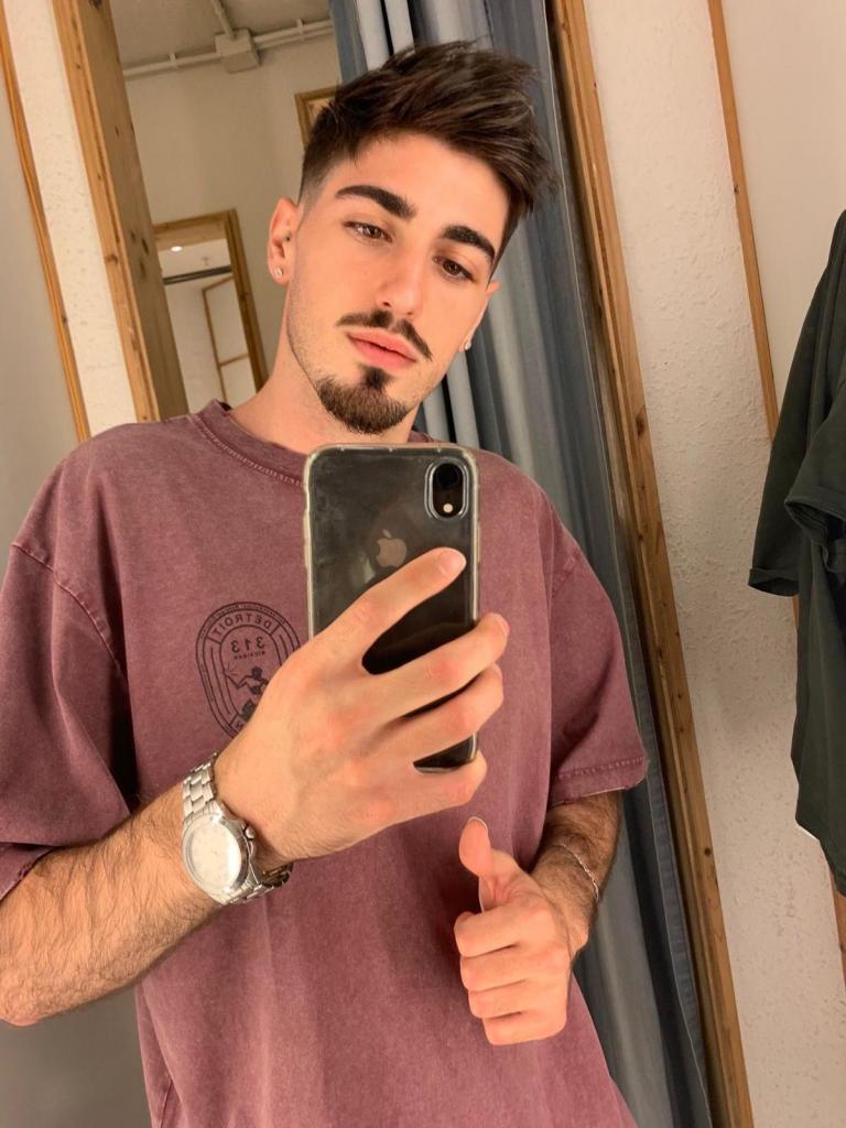 Chico busca chica en Sevilla: 