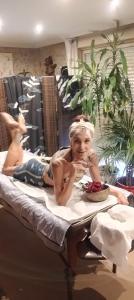 663205636: Chica busca chico en Madrid