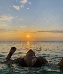 611373499: Chica busca chico en Ceuta