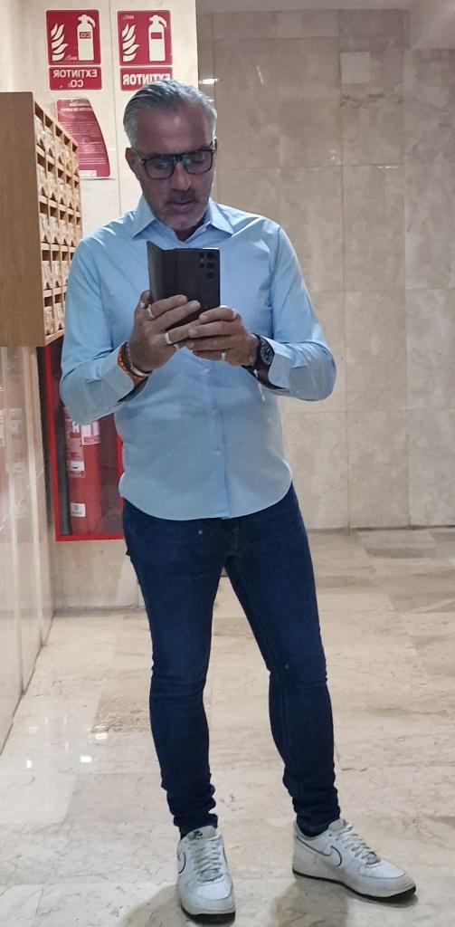 Chico busca chica en Granada: 