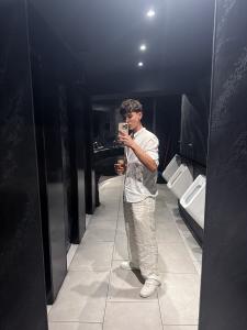 697751128: Chico busca chica en Madrid