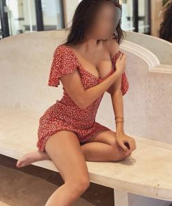 664367209: Chica busca chico en Sevilla