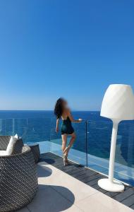 674240574: Chica busca chico en Ibiza