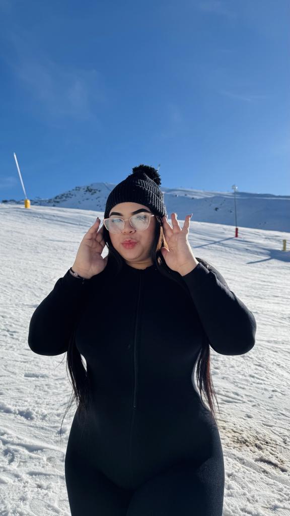 614985370: Chica busca chico en Barcelona