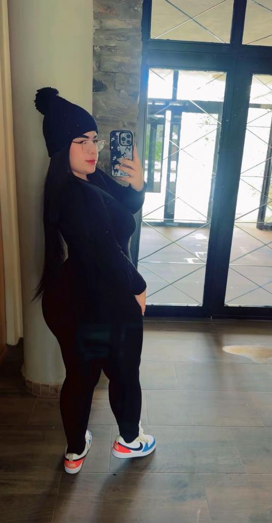 614985370: Chica busca chico en Barcelona