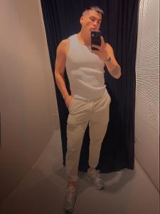 671796409: Chico busca chica en Barcelona