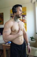 647045713: Chico busca chica en Barcelona