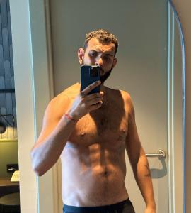 Chico busca chica en Sevilla: 