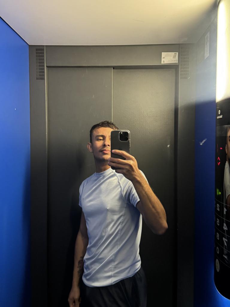 Chico busca chica en Granada: 