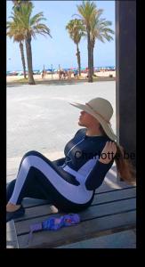 697754212: Chica busca chico en Granada