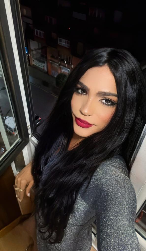 613682106: Transexual en Gerona