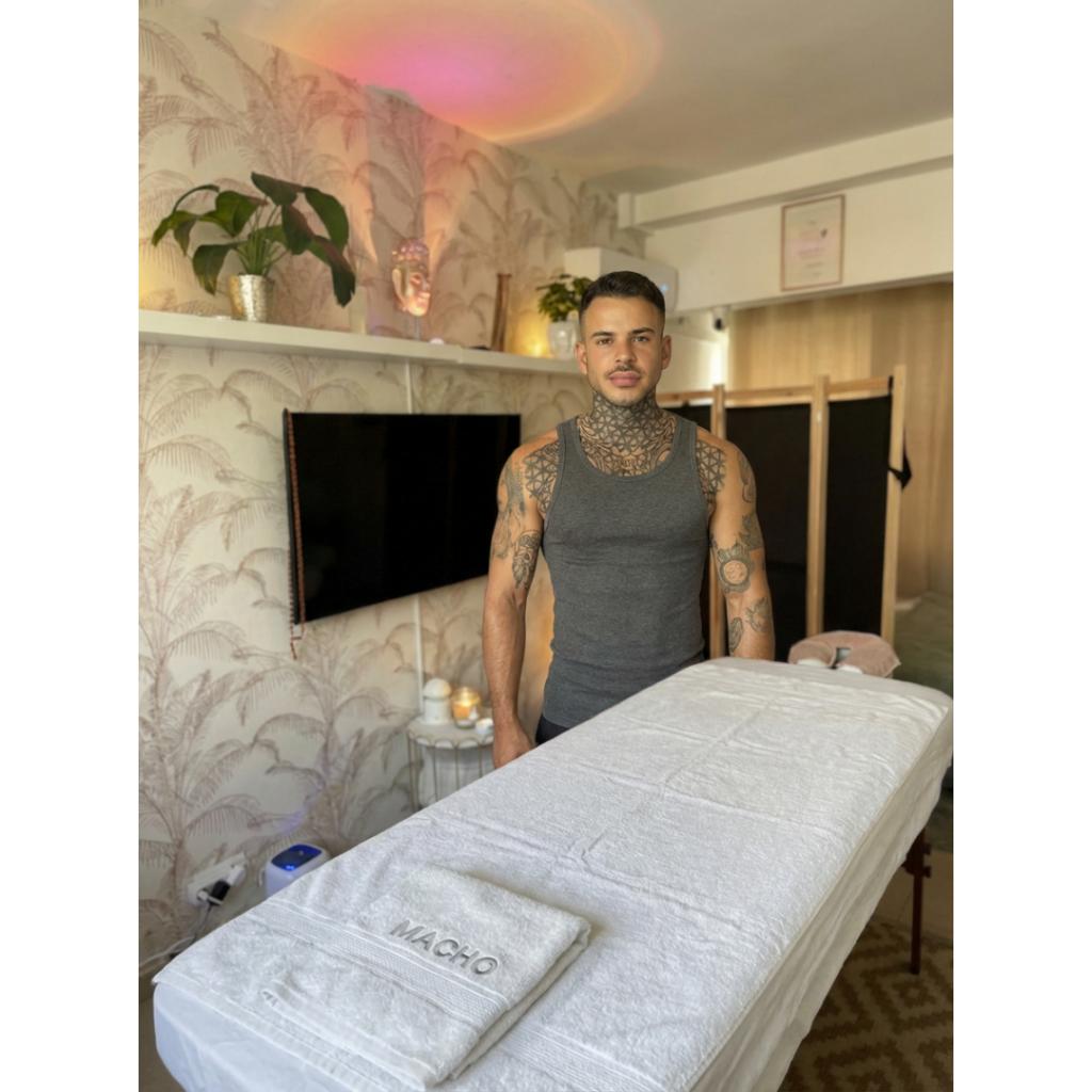 Chico busca chica en Málaga: 