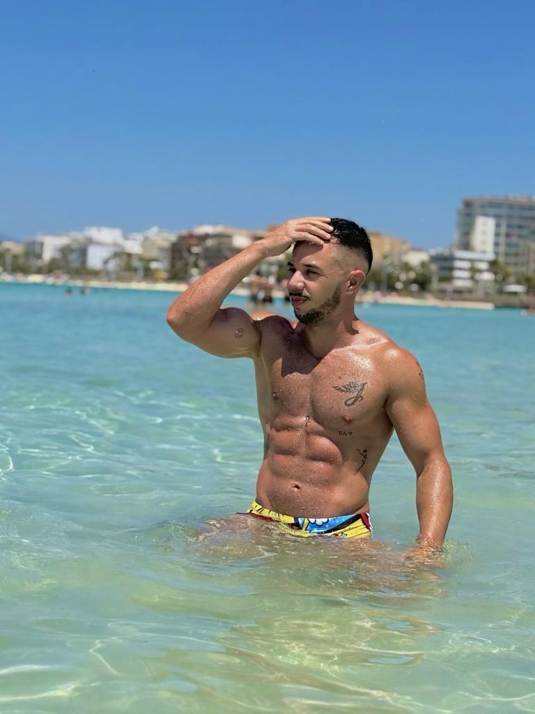 Chico busca chica en Granada: 