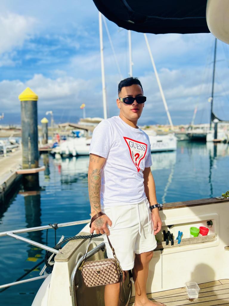 Chico busca chica en Las Palmas: 