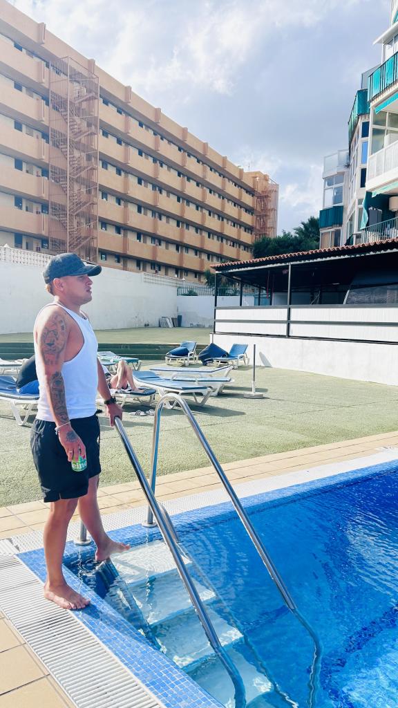 Chico busca chica en Las Palmas: 