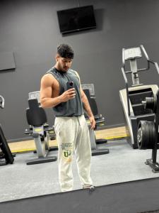 Chico busca chica en Granada: 