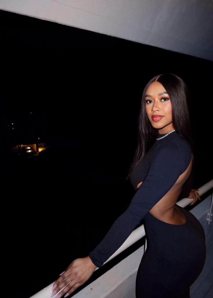 Chica busca chico en Alicante: Chica busca chico