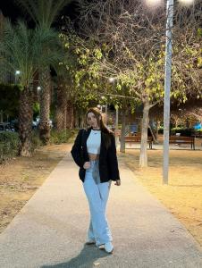 694286258: Chica busca chico en Barcelona