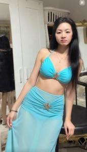 631090219: Chica busca chico en Barcelona