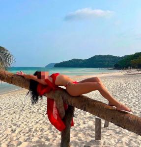 613370957: Chica busca chico en Gerona