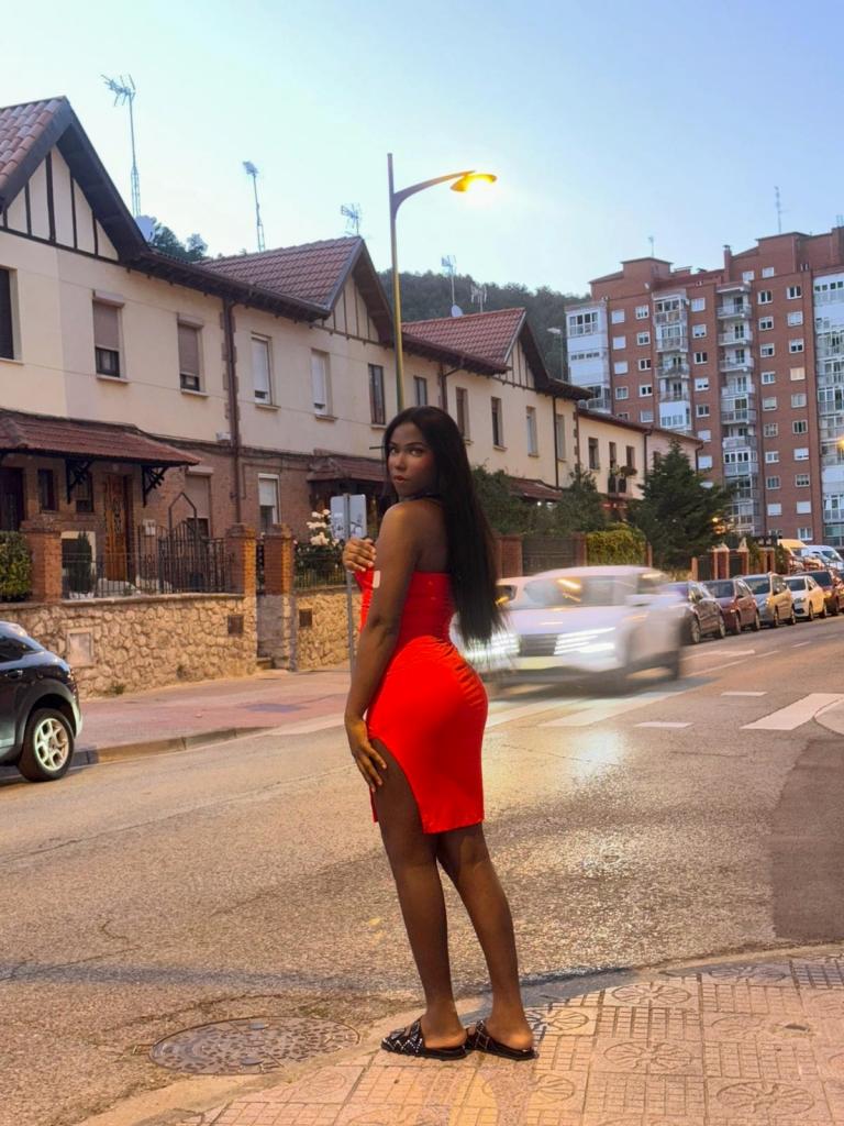 687304703: Transexual en León