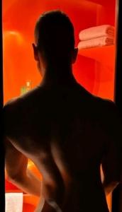 631829946: Chico busca chica en Barcelona