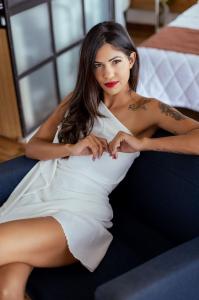 695546452: Chica busca chico en Madrid