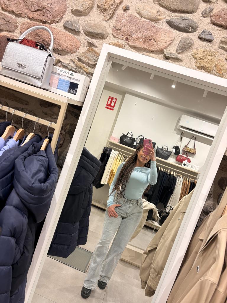 656499858: Chica busca chico en Barcelona