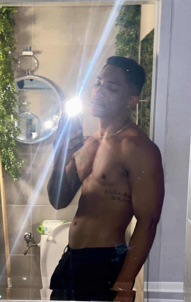 Chico busca chica en Sevilla: 