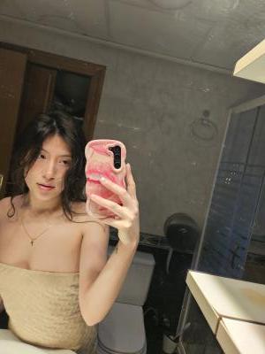 663085952: Chica busca chico en Barcelona